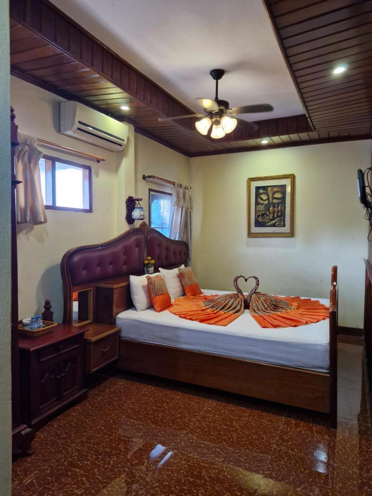 Sakura Wood House Otel Luang Prabang Dış mekan fotoğraf