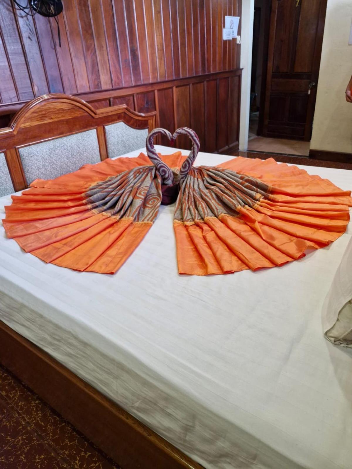 Sakura Wood House Otel Luang Prabang Dış mekan fotoğraf
