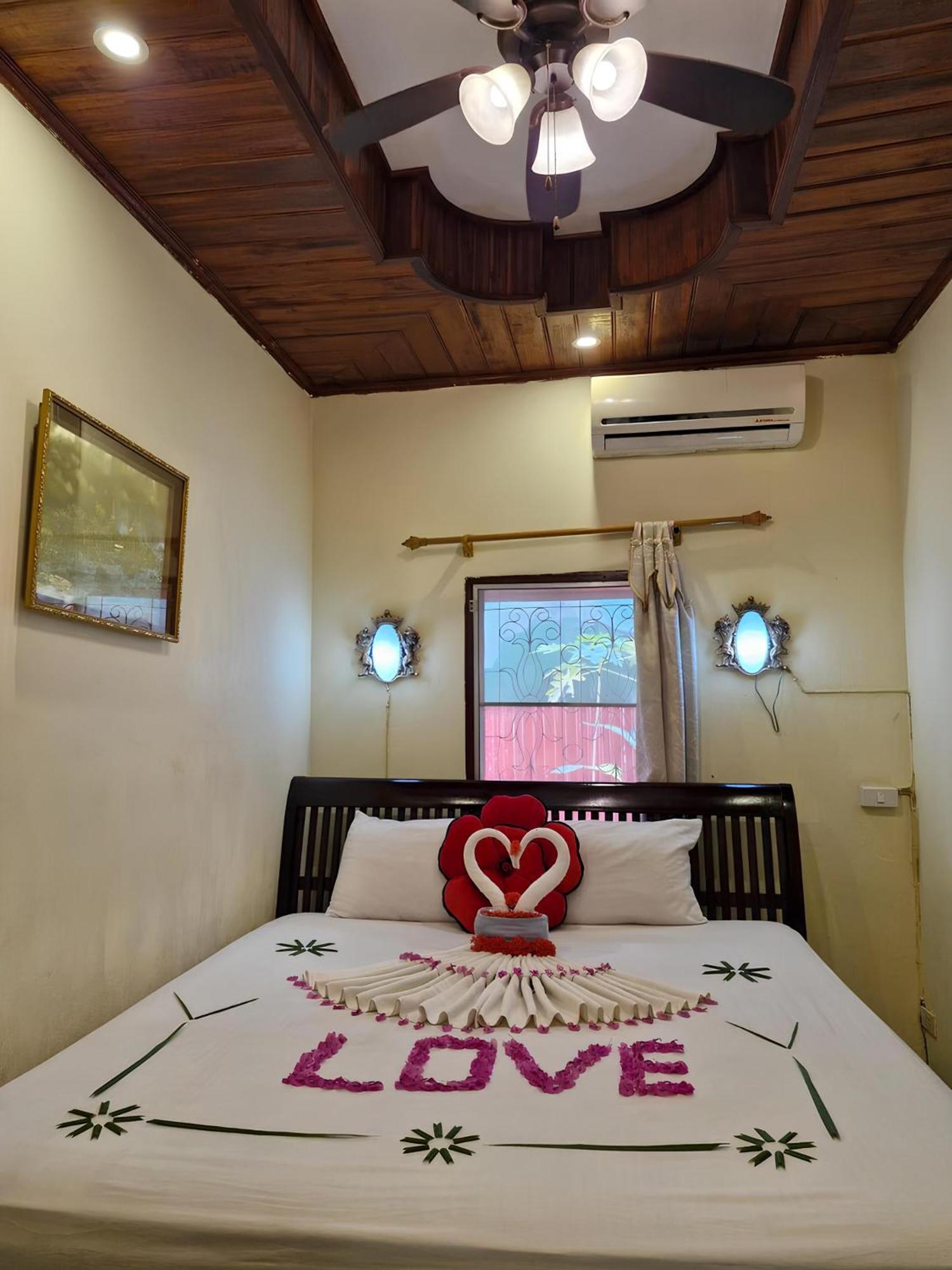 Sakura Wood House Otel Luang Prabang Dış mekan fotoğraf