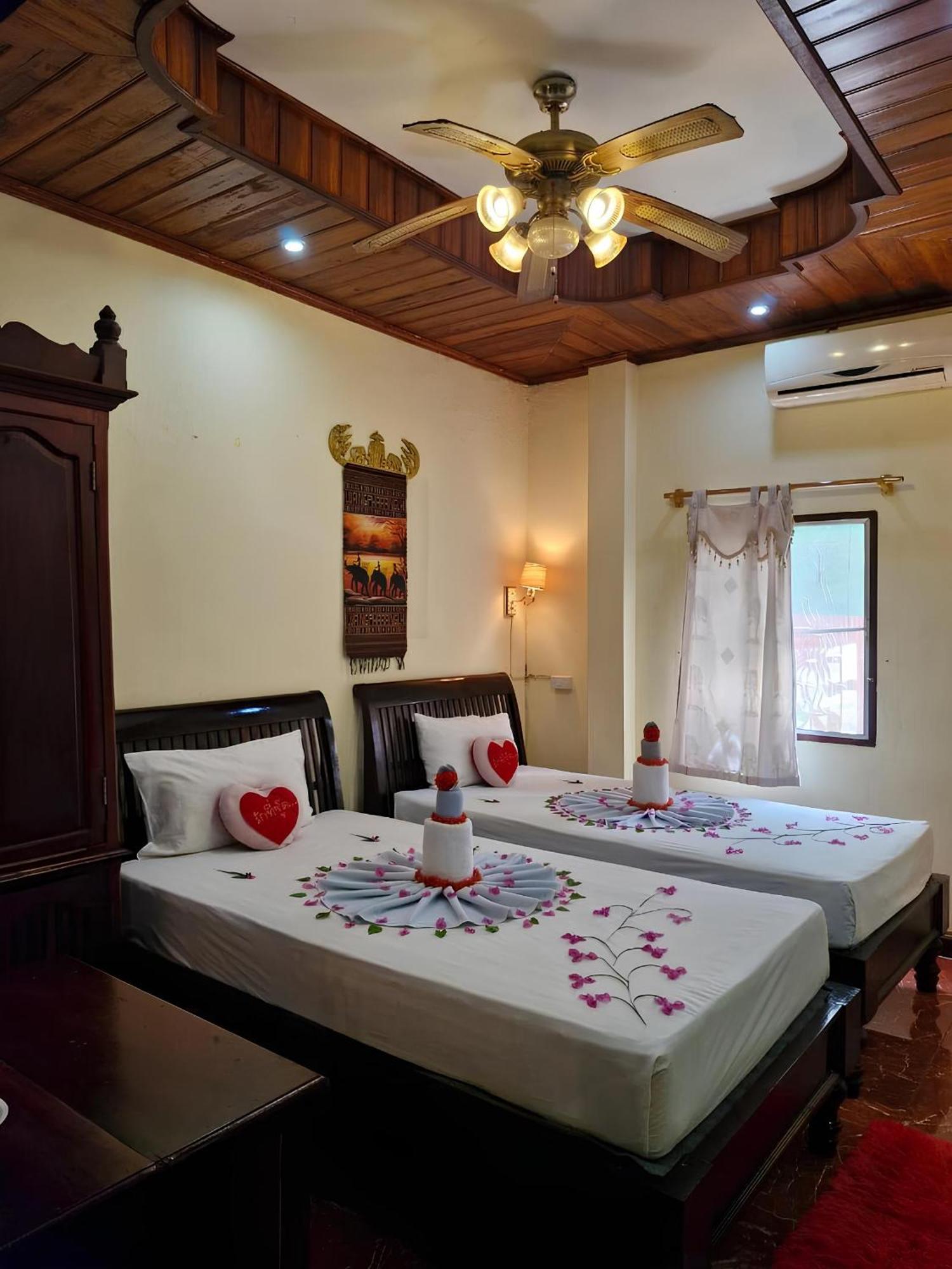 Sakura Wood House Otel Luang Prabang Dış mekan fotoğraf