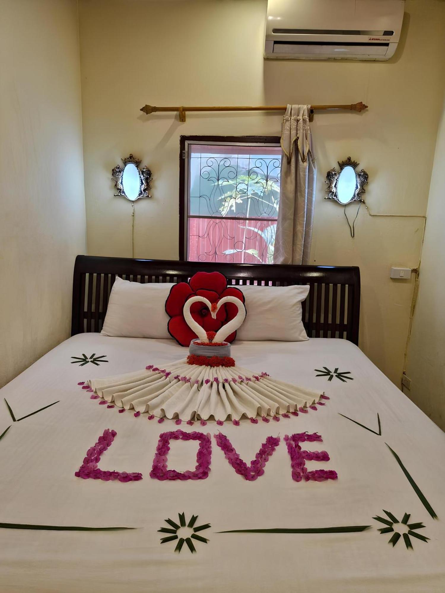 Sakura Wood House Otel Luang Prabang Dış mekan fotoğraf