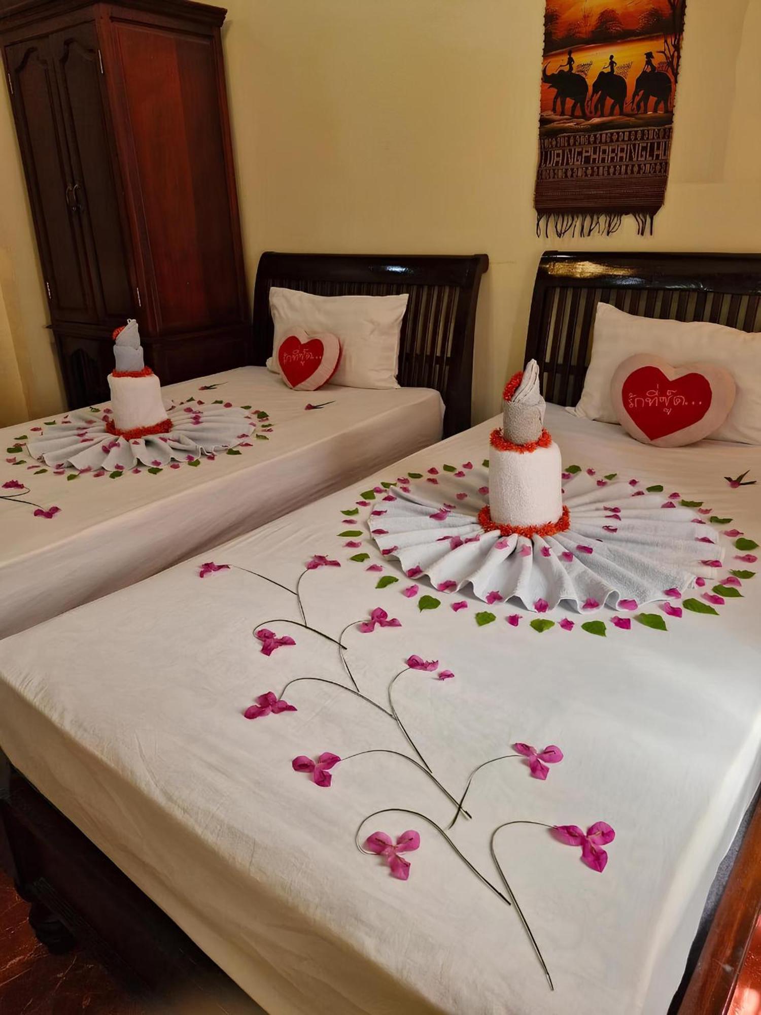 Sakura Wood House Otel Luang Prabang Dış mekan fotoğraf