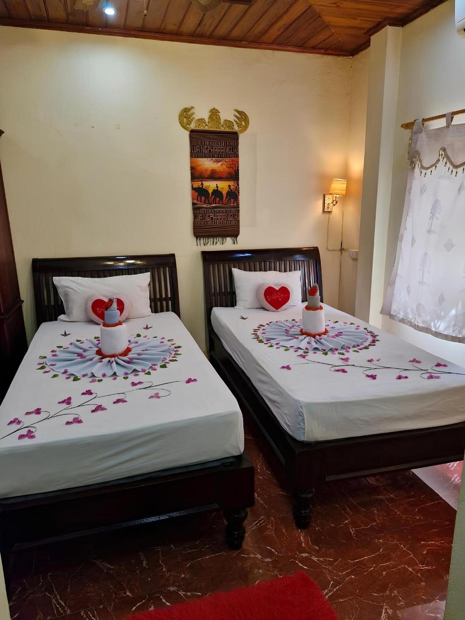 Sakura Wood House Otel Luang Prabang Dış mekan fotoğraf
