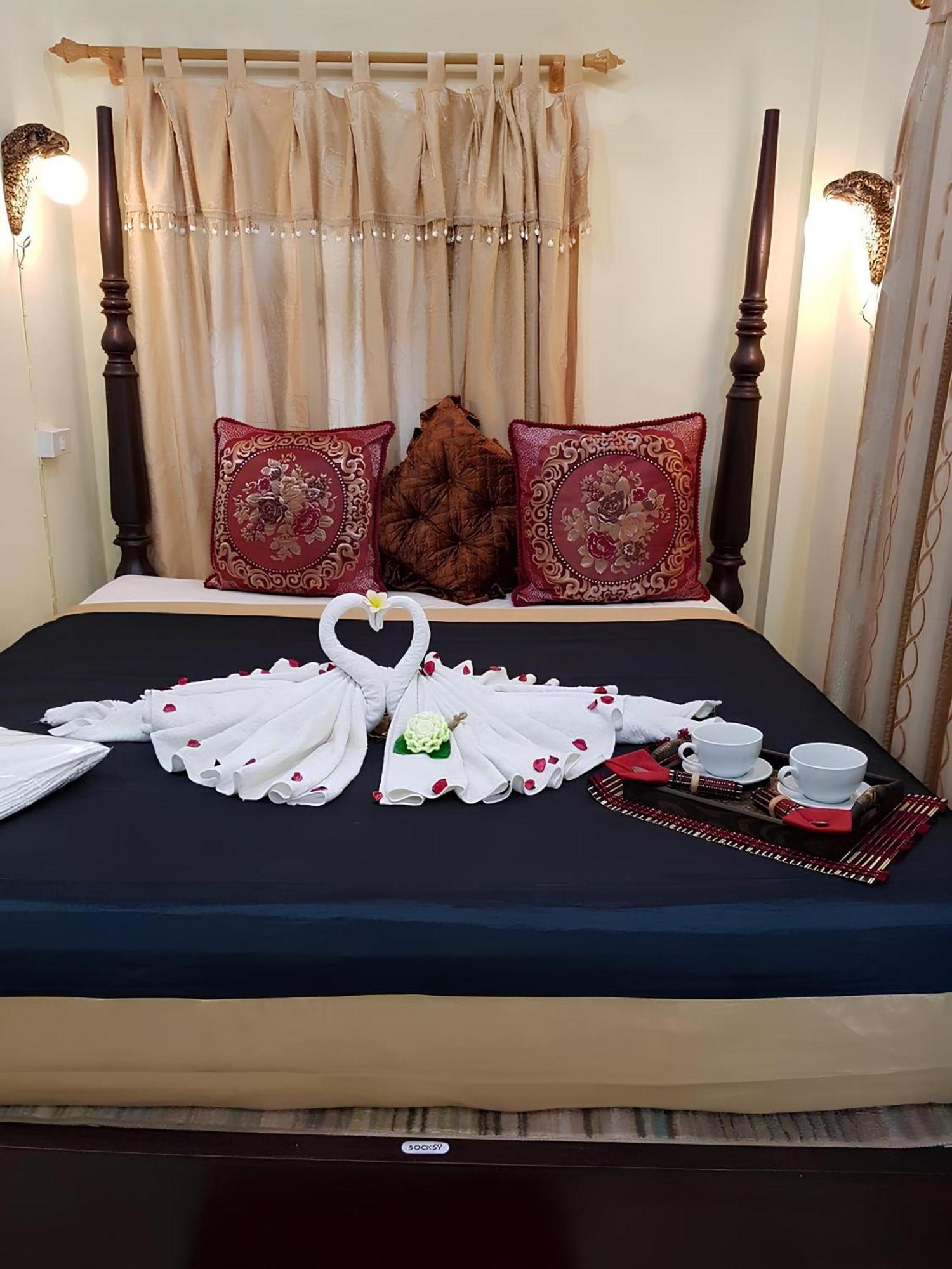 Sakura Wood House Otel Luang Prabang Dış mekan fotoğraf