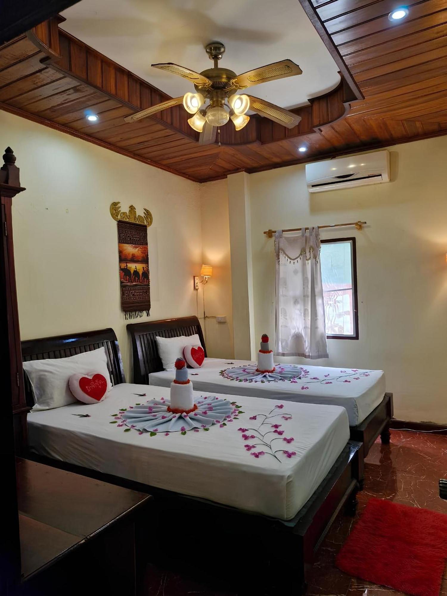 Sakura Wood House Otel Luang Prabang Dış mekan fotoğraf