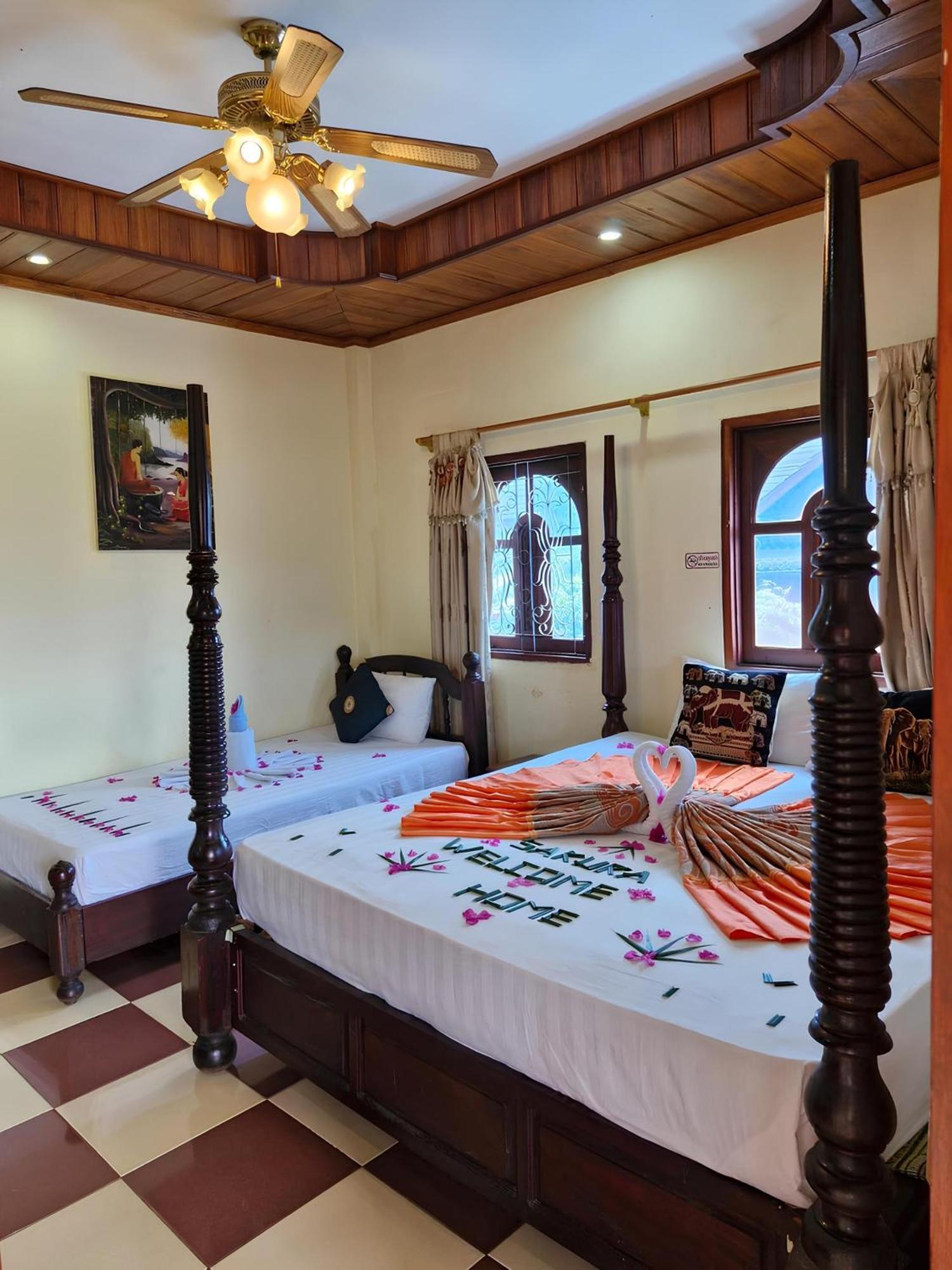 Sakura Wood House Otel Luang Prabang Dış mekan fotoğraf