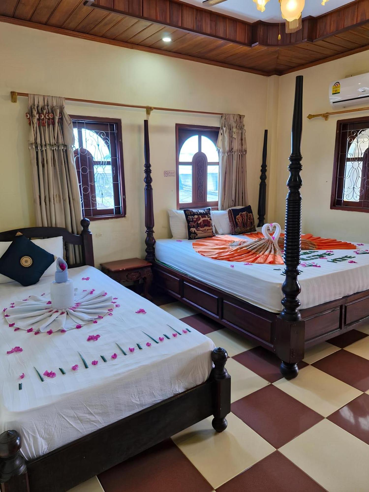 Sakura Wood House Otel Luang Prabang Dış mekan fotoğraf
