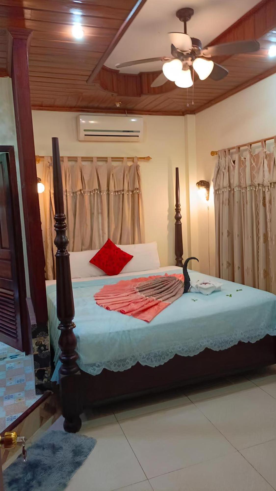 Sakura Wood House Otel Luang Prabang Dış mekan fotoğraf