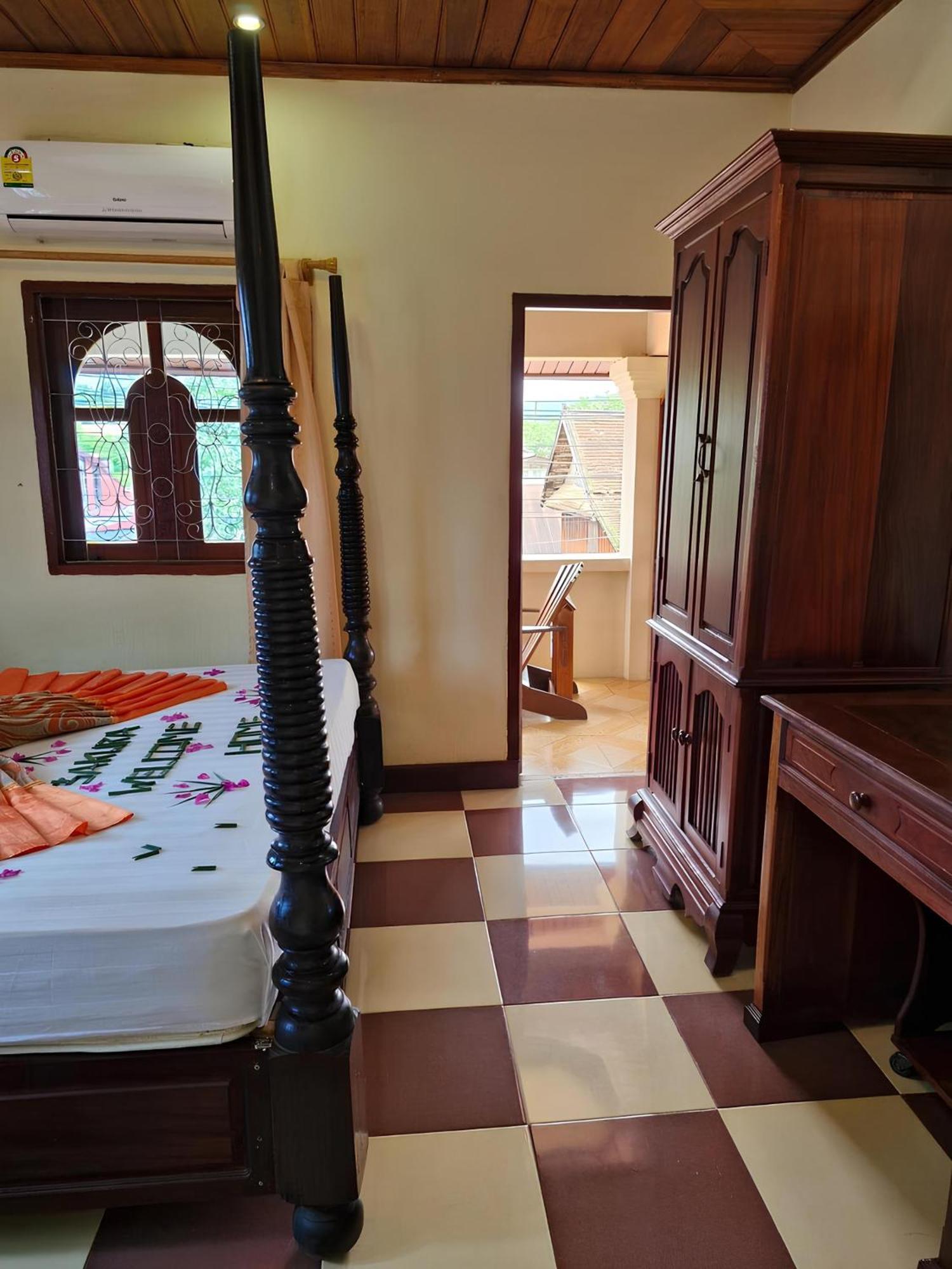 Sakura Wood House Otel Luang Prabang Dış mekan fotoğraf