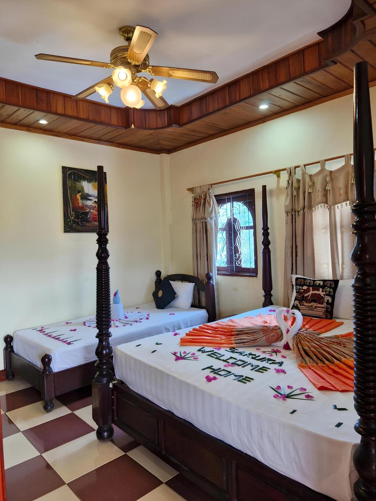Sakura Wood House Otel Luang Prabang Dış mekan fotoğraf