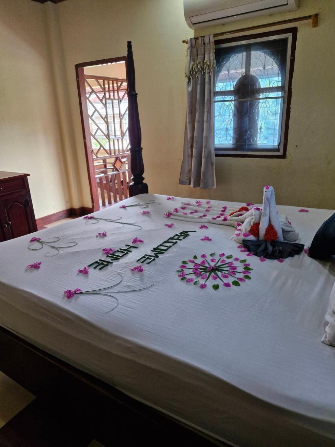 Sakura Wood House Otel Luang Prabang Dış mekan fotoğraf