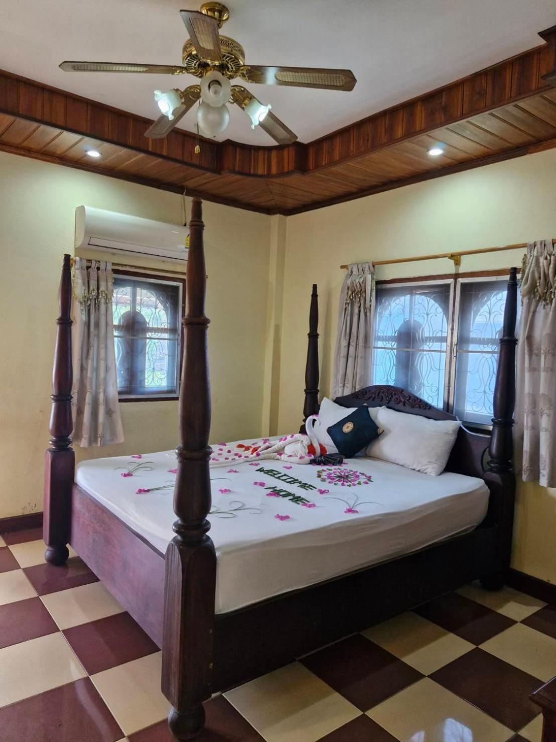 Sakura Wood House Otel Luang Prabang Dış mekan fotoğraf