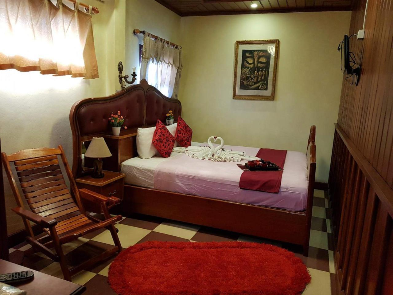 Sakura Wood House Otel Luang Prabang Dış mekan fotoğraf